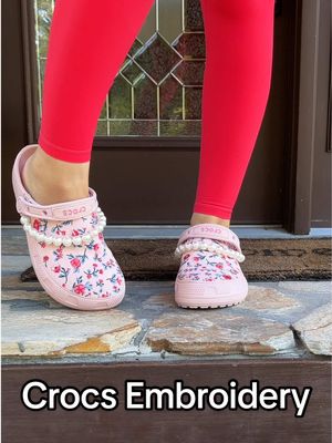 Crocs Crocs embroidered floral clogs with pivoting heel straps