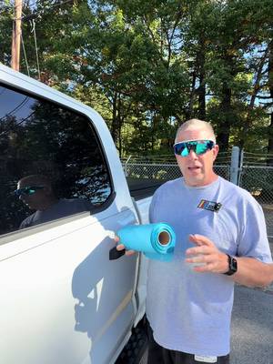 VIKING Car Care Tear-off microfiber glass-cleaning sheets on a reusable roll