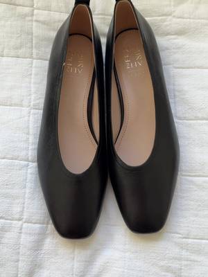 Naturalizer Naturalizer black leather rounded-square-toe flats
