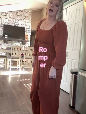 Breastfeeding-friendly square-neck wide-leg jumpsuit with puff sleeves