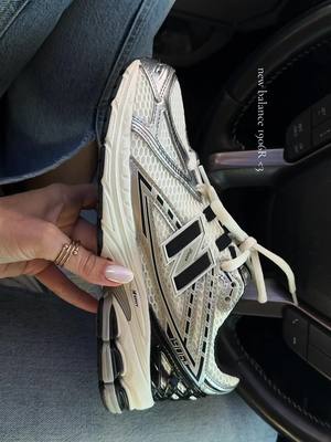 New Balance 1906R Sneakers