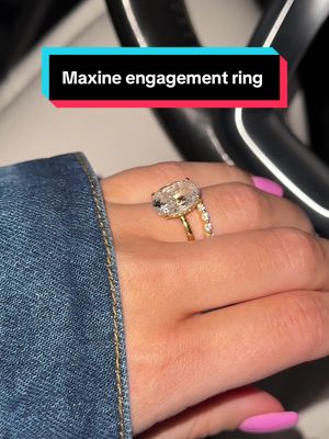 Oval cut engagement ring