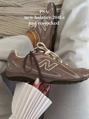 New Balance 204L Sneakers