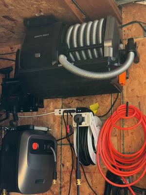 Giraffe Tools Vacuum Hose Reel with 30ft Extension Retractable Hose, 1-1/4'' Wall Mount Vacuum Replaceable Hose Suitable for 32mm Wet Dry Vacuums Cleaner