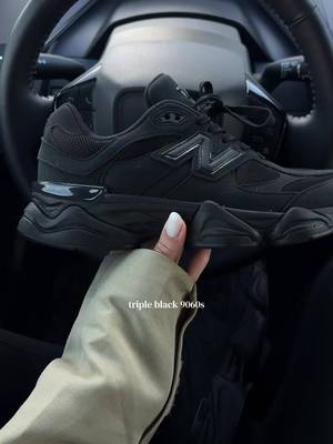 New Balance New Balance 9060 Triple Black sneakers