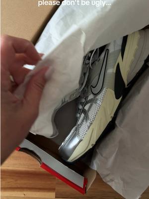 Nike Nike V2K Run Summit Sneakers