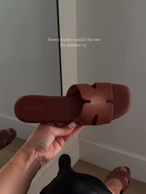 Kidmi Brown leather slip-on sandals