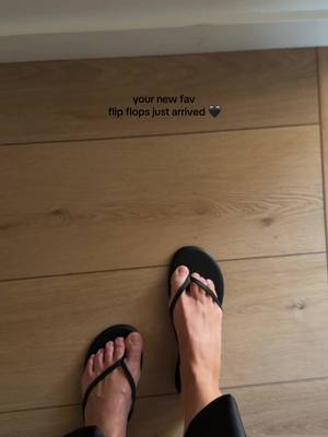 KIDMI Black vegan leather flip flops