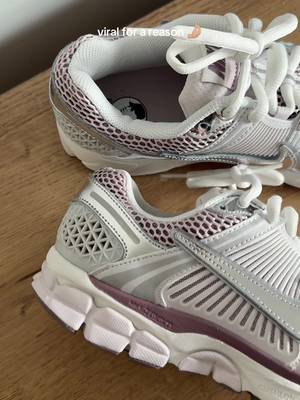 Nike Nike Zoom Vomero 5 Sneakers