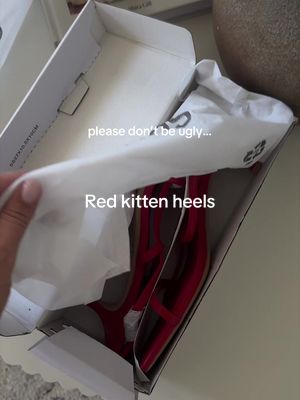 DREAM PAIRS Red kitten heels