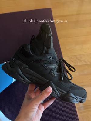 New Balance New Balance 9060 all black sneakers