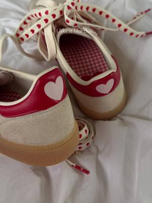 Adidas Adidas Handball Spezial sneakers with heart details and laces