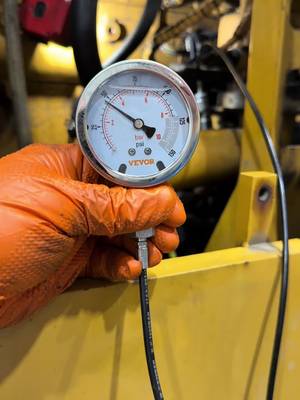 VEVOR Hydraulic Pressure Test Kit, 10/100/250/400/600bar, 5 Gauges 13 Test Couplings 14 Tee Connectors 5 Test Hoses, Hydraulic Gauge Kit with Sturdy Carrying Case, for Excavator Construction Machinery