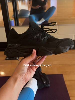 New Balance New Balance 9060 all black sneakers
