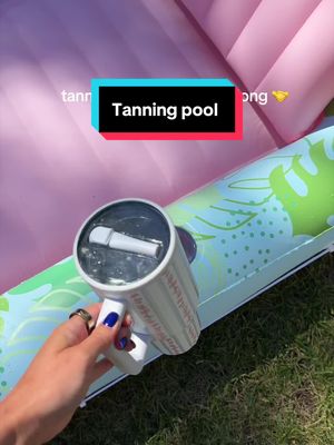 Inflatable tanning pool