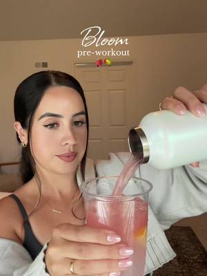 Bloom Nutrition High Energy Pre Workout with Beta Alanine, Ginseng and L Tyrosine for Amino Energy, Natural Caffeine Powder from Green Tea Extract, Keto, Sugar Free Drink Mix, Strawberry Mango
