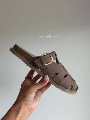 CUSHIONAIRE Women's slip-on clog sandals