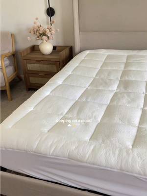 Niagara Sleep Solution Ultra Soft Queen Size Mattress Topper - Rayon Derived from Bamboo Pillow Top Mattress Pad for Back Pain Relief - Naturally Cooling for Hot Sleepers, Green