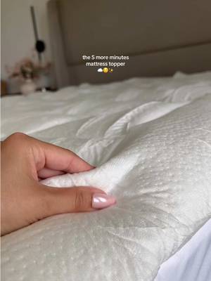 Niagara Sleep Solution Ultra Soft Queen Size Mattress Topper - Rayon Derived from Bamboo Pillow Top Mattress Pad for Back Pain Relief - Naturally Cooling for Hot Sleepers, Green