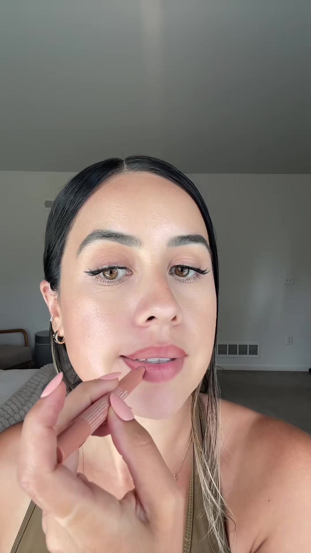 Sacheu DoubleDown Lip Definer, 2-in-1 Lip Liner & Balm — Hydrating Korean Makeup Lipstick with Pigmented, Buildable Color, Creamy Satin Finish, Avocado Oil, Rosehip Oil & Vitamin E (Off Duty)