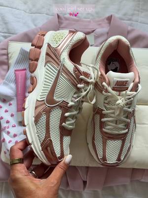 Nike Nike Zoom Vomero 5 Rose Gold Sneakers