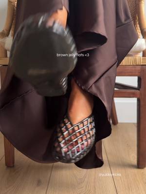 Cushionaire Brown lattice jelly flats