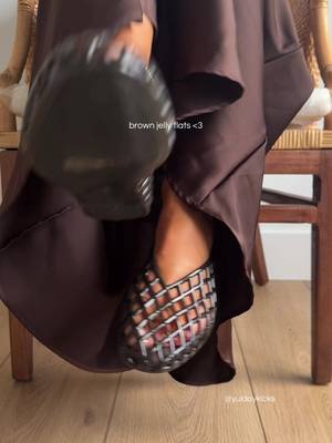 Cushionaire Women's brown jelly flats
