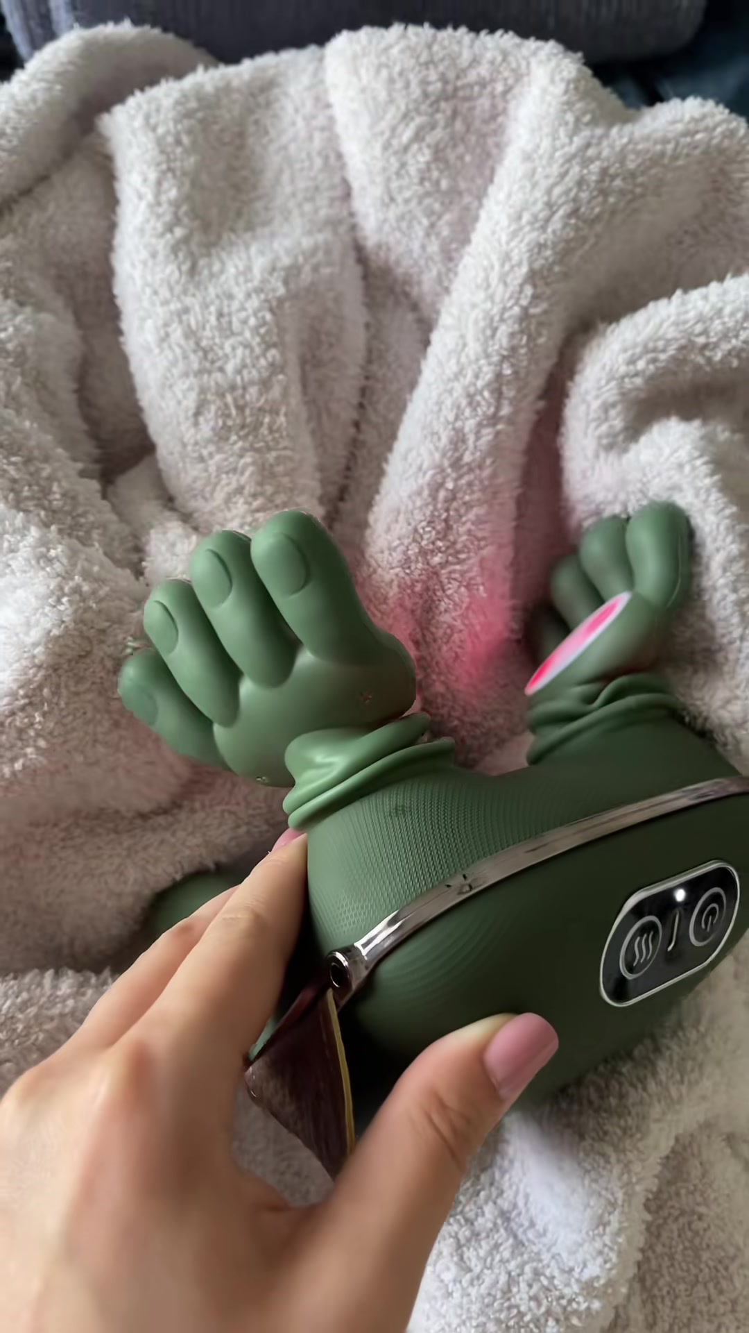 KAXLIDEN Shoulder and Neck Massager, Bionic Heated Massager, Neck Massager with Fingers, 4D Kneading Massage, Simulates a Real Palm Massage for Comfort, Relax Muscle Tension (Green)