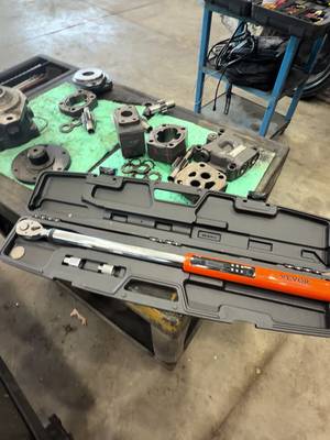 VEVOR Digital Torque Wrench 1/2" Drive(25-250ft.lb/34-340n.m), ±2% Torque Accuracy, 3-Mode Adjustable Electronic Torque Wrench with LED Buzzer Calibration