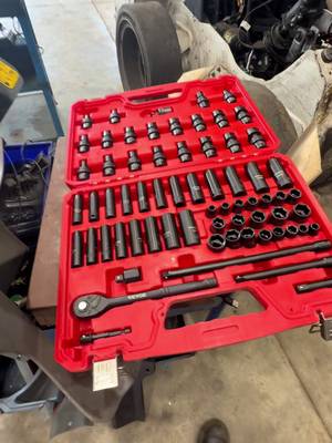 VEVOR Impact Socket Set 3/8" Drive, 67 PCS, CR-MO Swivel Sockets, SAE 5/16"-3/4" & Metric 8-19mm, 6 Point Shallow & Deep, Ratchet Handle, Extension Bars, Adapters, Universal Joint