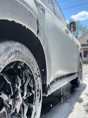 Blackline Automotive Extreme Foaming Car Shampoo - Extreme Ultra Foam Perfect for Ceramic Coatings - Compatible with Foam Cannon for Pressure Washer (16 FL Oz, Dark Ice)