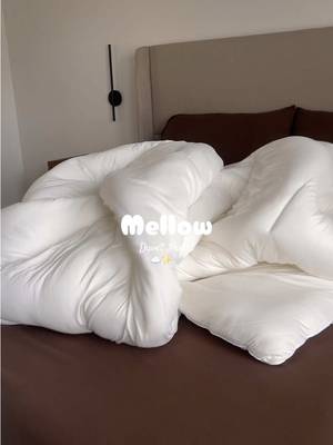 Mellow Marshmellow Comforter Full/Queen - Extra Fluffy Double-Stuffed Down Alternative Duvet Insert, All-Season Temperature-Balancing, Oeko-TEX Class I Fabric, Box-Stitch, Machine Washable