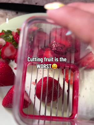 Tewodila Fruit Slicer Cup, Speed Cutter for Strawberry Banana Grape Egg, Stainless Steel Vegetable Cutting Kitchen Gadget, Kitchen Portable Slicing Tool (1 pcs)