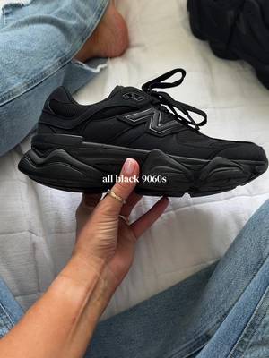 New Balance New Balance 9060 all black sneakers