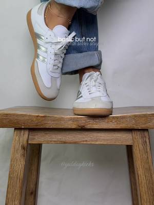 Adidas Adidas Samba sneakers with silver stripes
