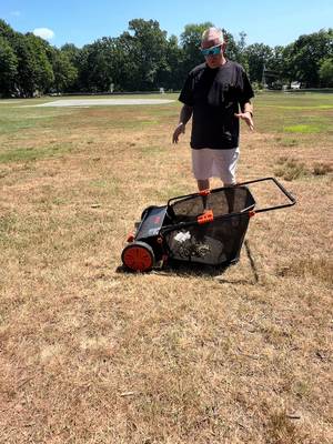 VEVOR Push Lawn Sweeper, 21inch Leaf & Grass Collector, Heavy Duty Thickened Steel Durable to Use with Large Capacity 3.5 cu. ft. Mesh Collection Hopper Bag, 2 Spinning Brushes
