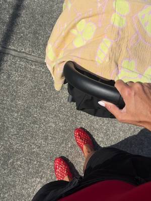 Red jelly flats