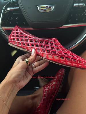 Red jelly flats
