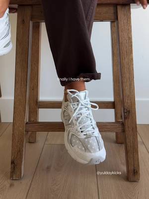 New Balance New Balance polka dot sneakers