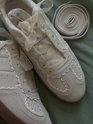 Cushionaire Cushionaire Belinda Lace Trim Sneakers