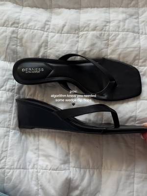 Berness Black wedge flip-flops