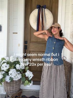 Decorative wreath ribbon bundle