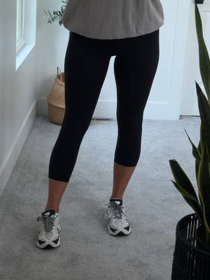 Black capri leggings