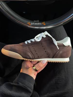 Cushionaire Brown suede lace-up sneakers