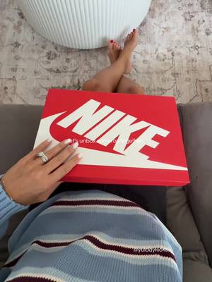 Nike Nike Vomero 5 gold sneakers
