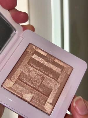 Haus Labs Face highlighter compact