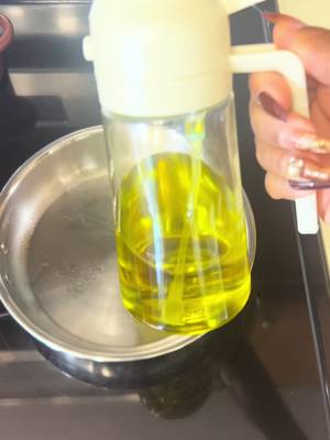 YARRAMATE 16 oz 2-in-1 Glass Olive Oil Sprayer for Cooking, Creamy White | Food-grade dispenser bottle, 470 ml, spray and pour, portion control, stickers included, for salad, frying and BBQ